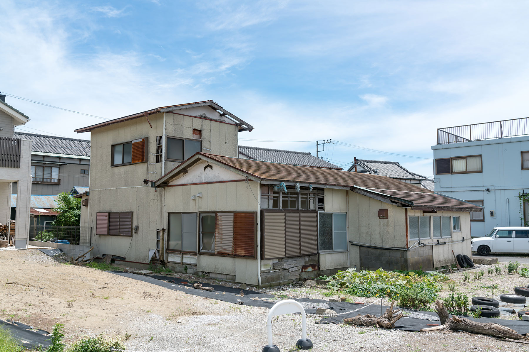 自宅隣り空地にある不用品あげます 家の中にある物全て無料で差し上げます (トビウオ) 富山の家具の中古